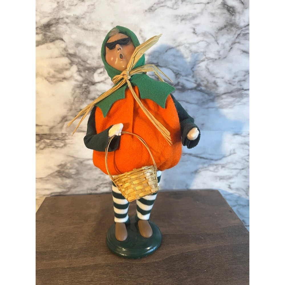 Byers' Choice Caroler  2001 Boy Dressed in Halloween Pumpkin Costume